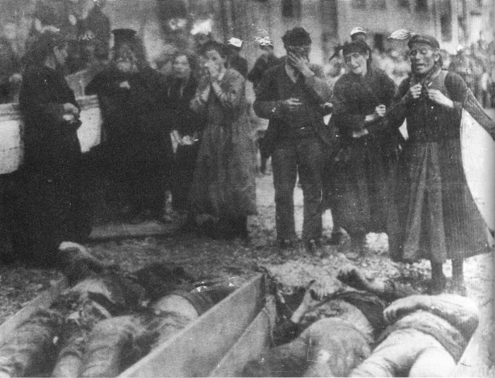 Smyrna 1922: Griechische Zivilisten beklagen ihre Toten - (Ref-Nr. img013f)