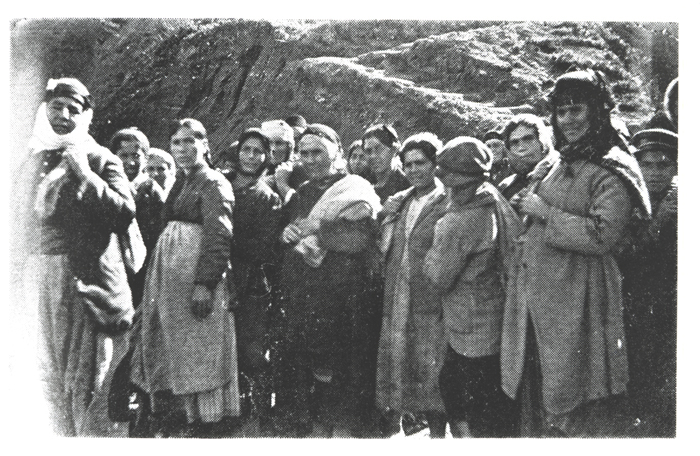 Zum Straßenbau eingesetzte armnienschen Frauen - (Ref-Nr. img026)