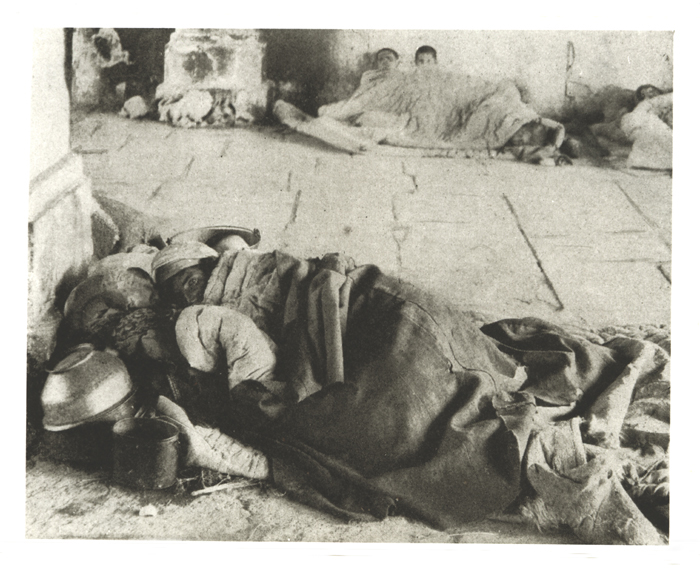 Auf bloßer Erde...Flüchtlinge in Ostarmenien - (Ref-Nr. img063)